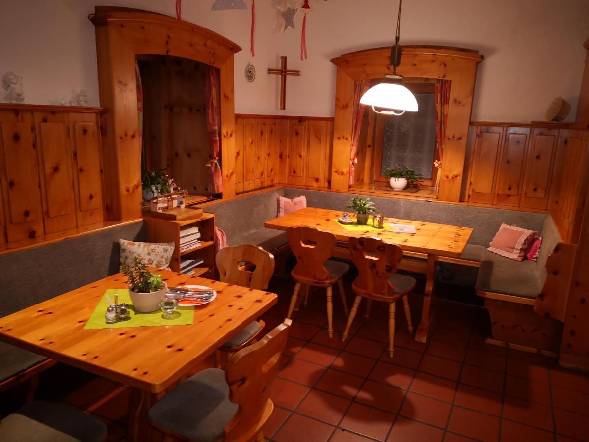 Gasthof Kirchenwirt Gnesau エクステリア 写真